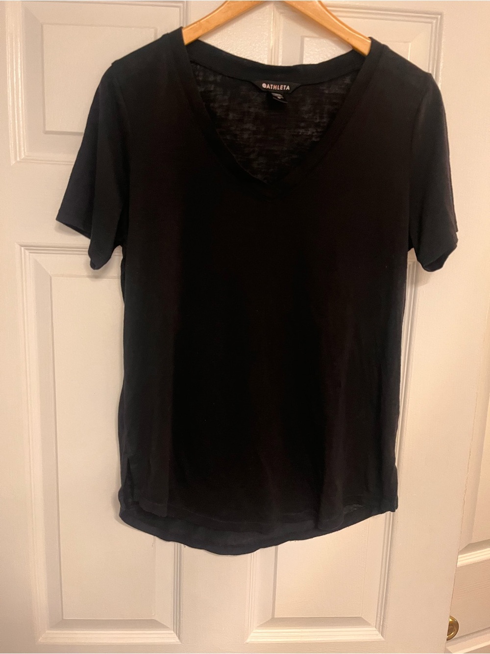 Athleta Black V-Neck Short Sleeve Tee M